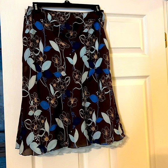 Ann Taylor lined skirt with zipper on side. Vintage like new. - Picture 1 of 2